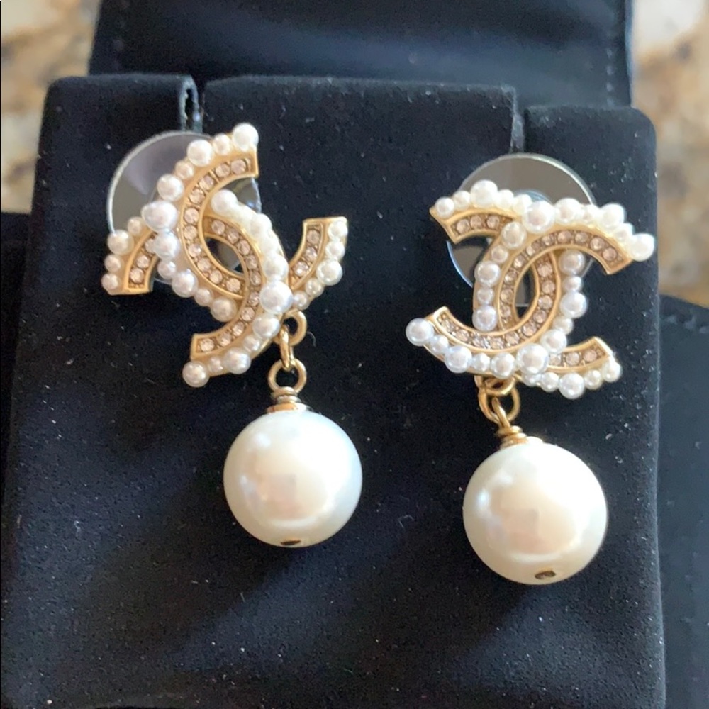 Chanel pearl drop earrings
